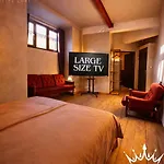 Loft מלון *